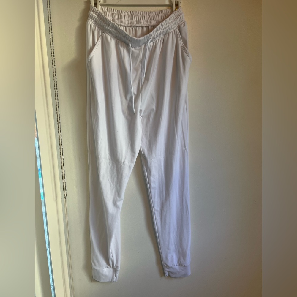 White, M, jogger, Never Worn, elastic waist band w/ strings to tie, fitted ankle